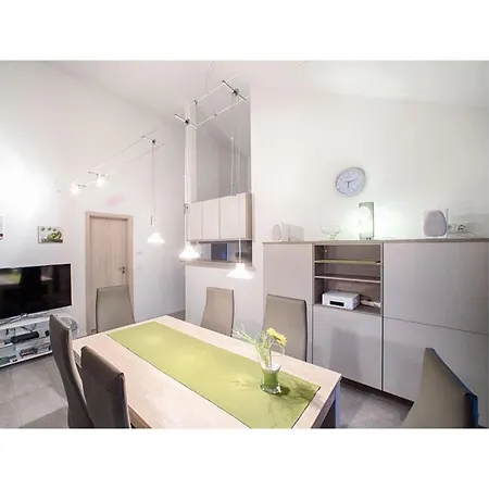 Amselgruen Modern Retreat 4* Rechlin