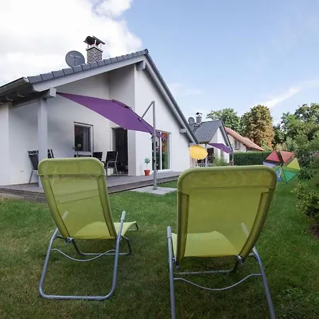 Amselgruen Modern Retreat Rechlin